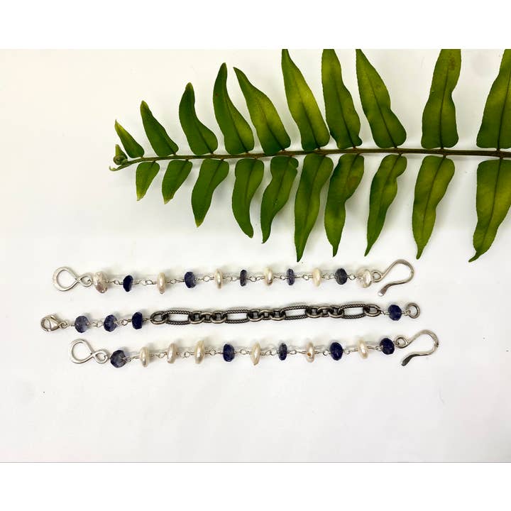 Dani pour la vente par ManaFest Jewelry