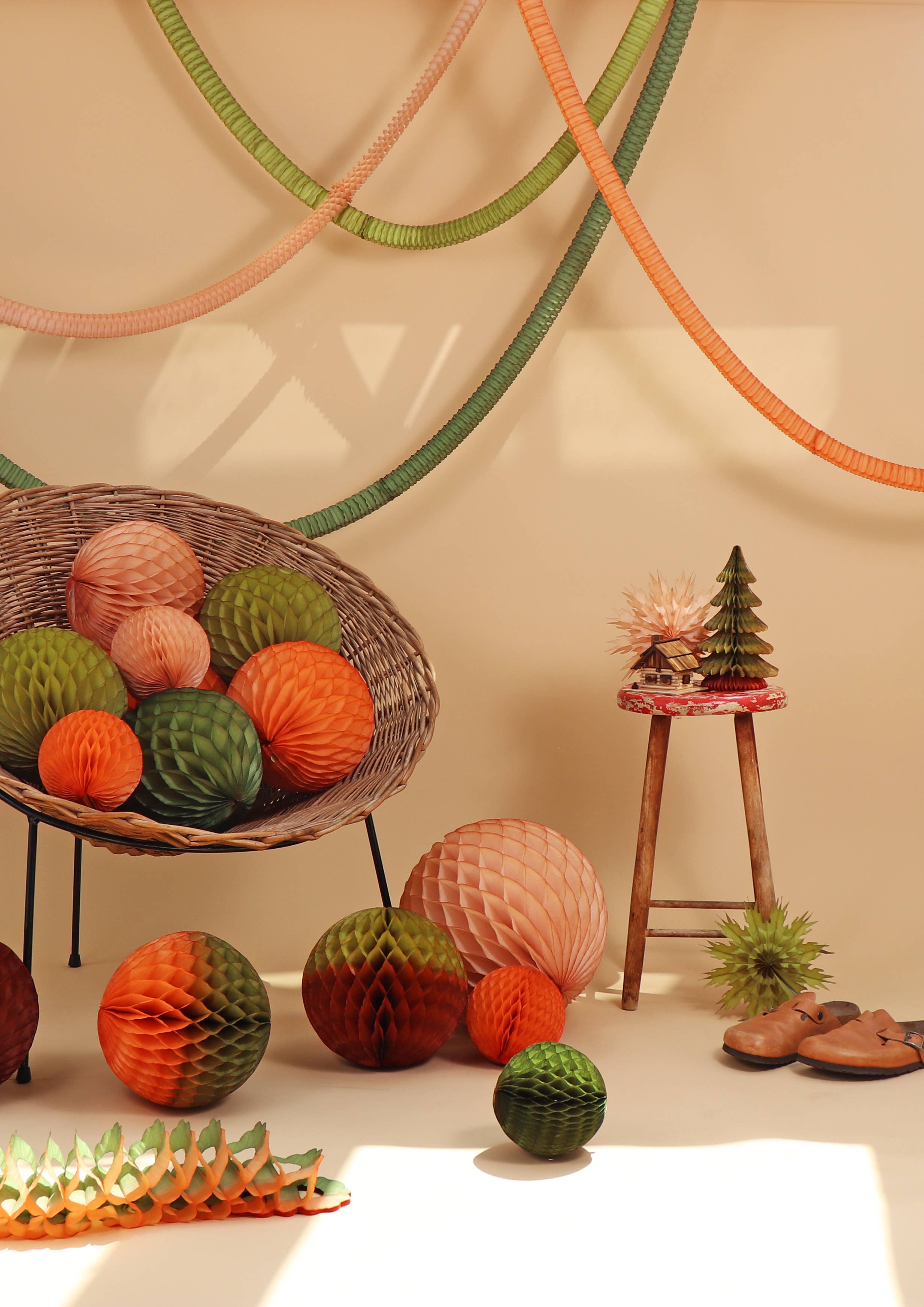 studio THIE – Großhandel Wimpel/Girlande – Girlanden-Papierdekoration 2m (Lose)24