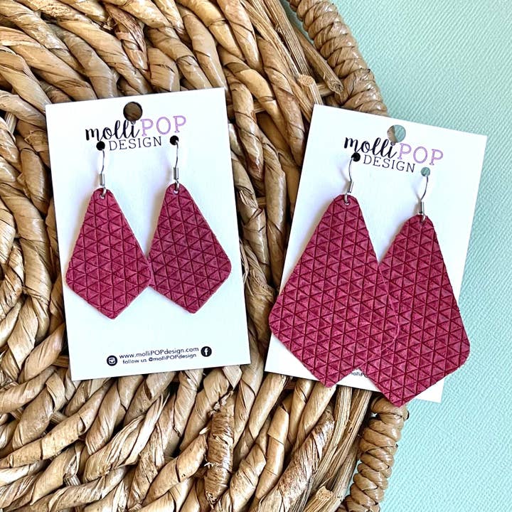 Orecchini a goccia Chloe con struttura triangolare Berry per la vendita all'ingrosso da parte di molliPOP Design