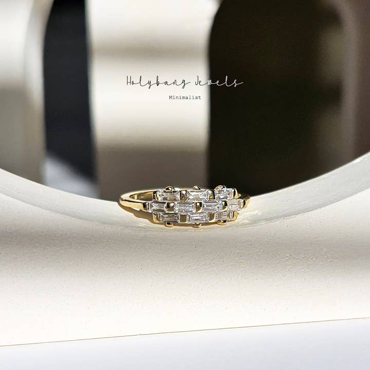 ANELLO ART DECO BAGUETTE - R7189 per la vendita all'ingrosso da parte di HolyBang Jewels