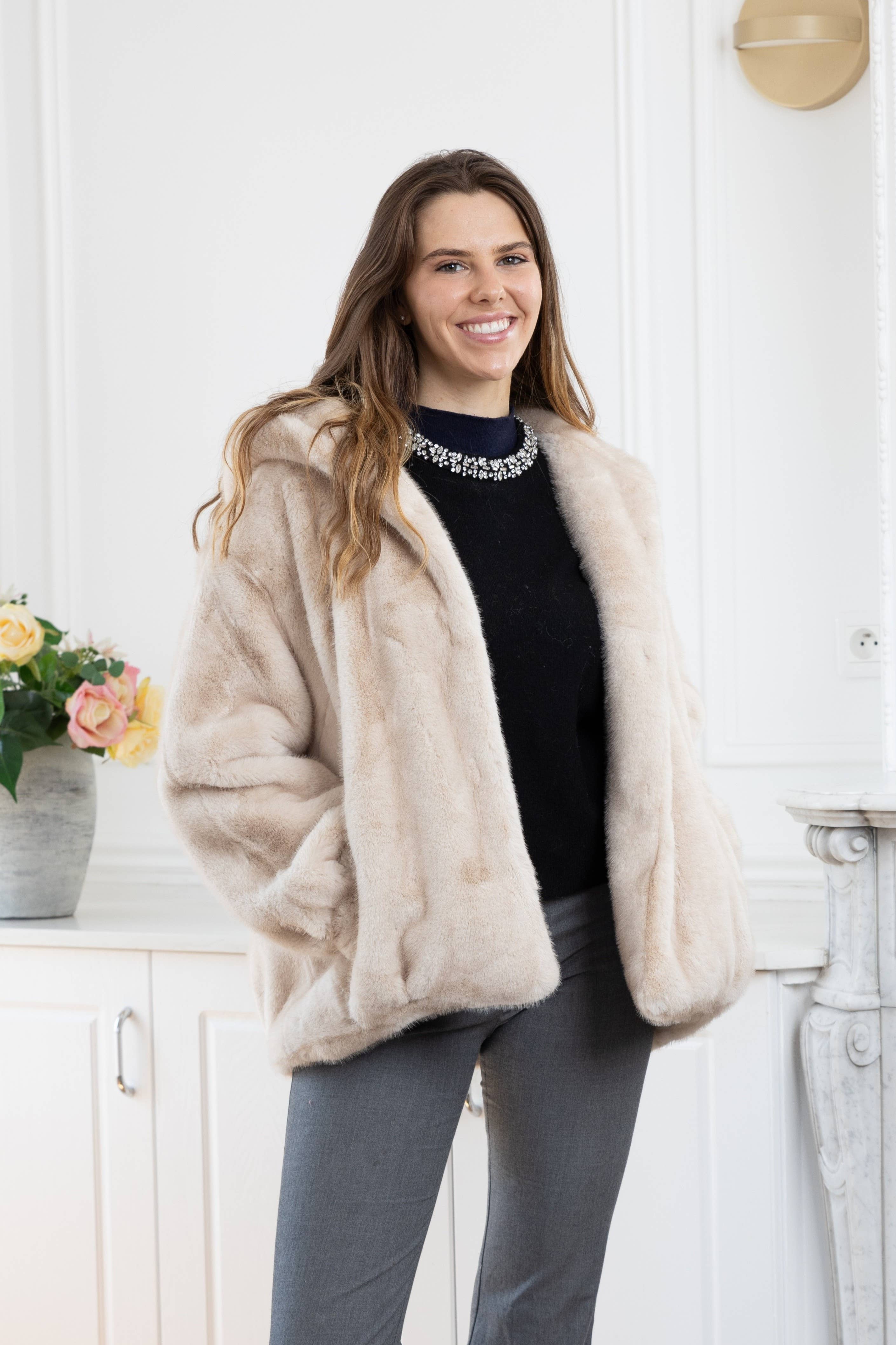 LINETA - Wholesale Fur/Faux Fur Coat - Women's - F-2 Faux fur coat with hood3