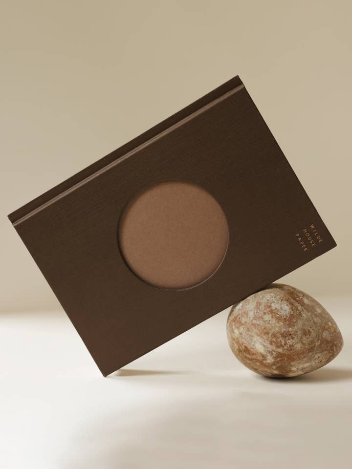 Carnet relié à lignes couleur espresso pour la vente par LIT LÀB CO.