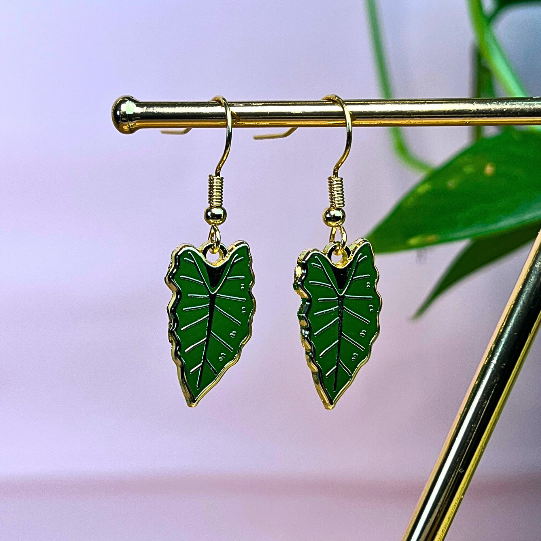 plantyintroverts - Vendita all'ingrosso Orecchini pendenti - Orecchini Alocasia color oro – Gioielli vegetali, orecchini a foglia smaltata con ganci a pesce in acciaio inossidabile0