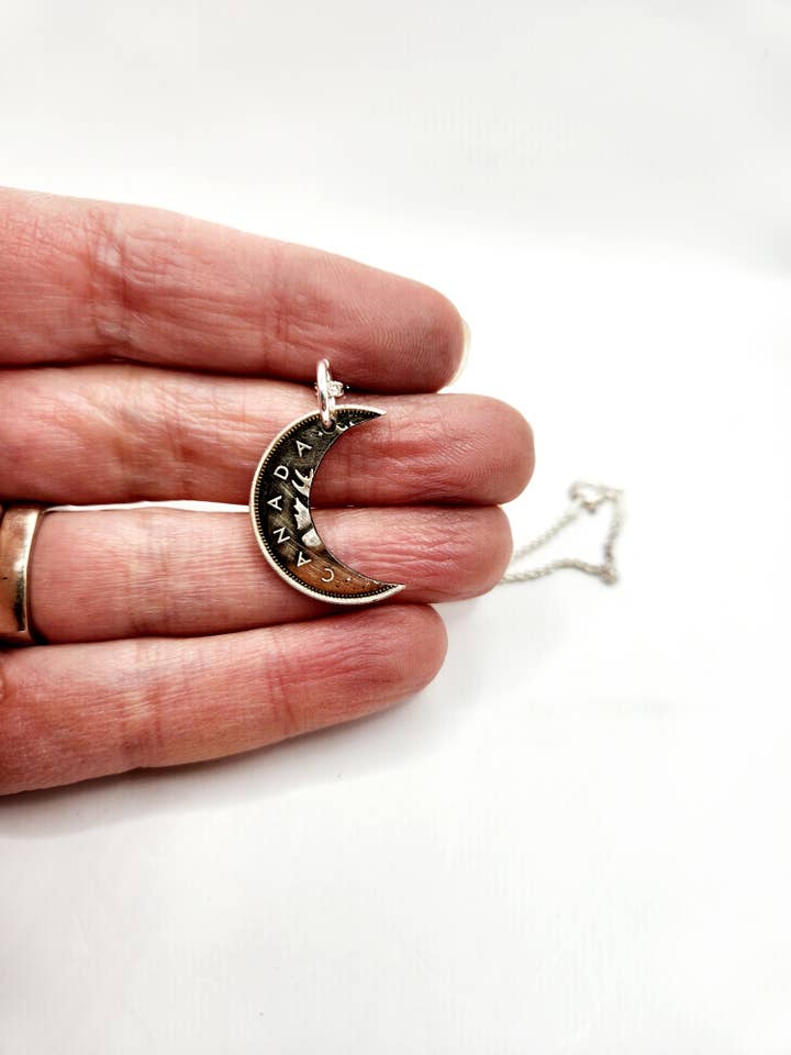 Colar Moeda Lua Crescente por atacado de Lost Things Artisan Jewelry