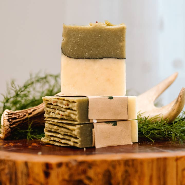 Mahogny Teakträ Bar Tvål - Tvål för Män för wholesale av Sneedsboro Soap Company