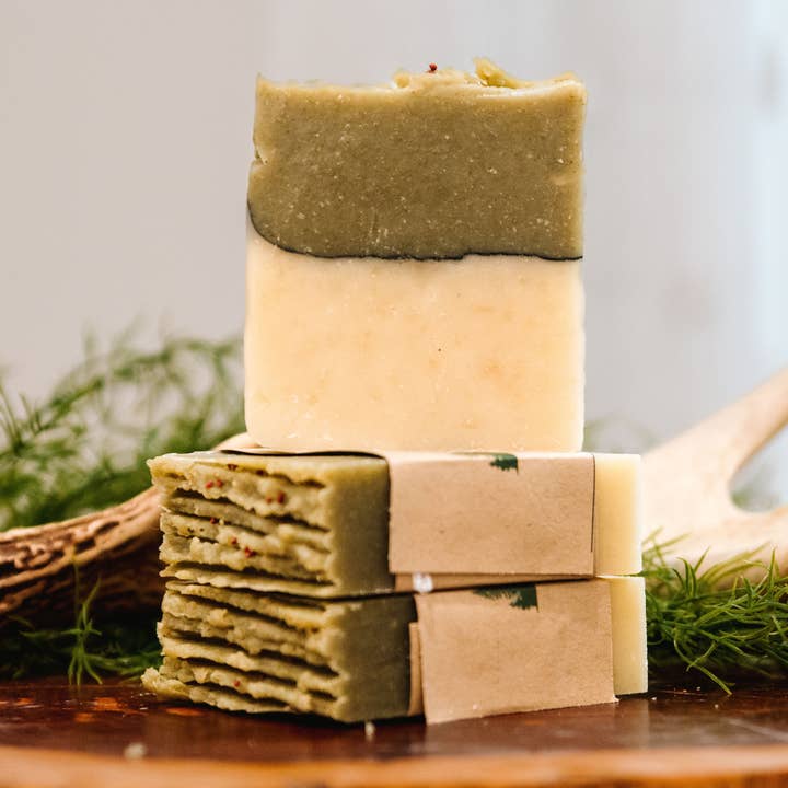 Jabón en Barra de Madera de Caoba y Teca - Jabón para Hombres para venta al por mayor de Sneedsboro Soap Company