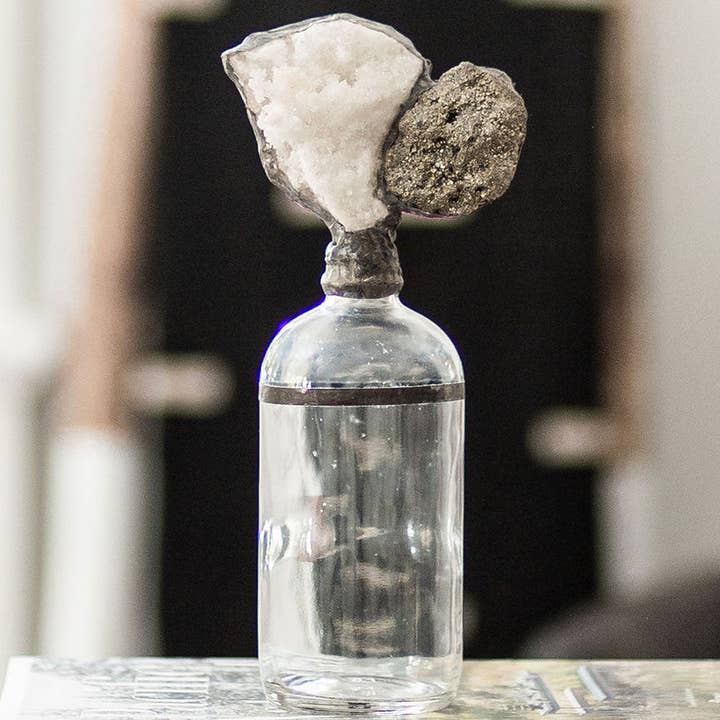 Bouteille de géode de pyrite pour la vente par Jamie Dietrich Designs
