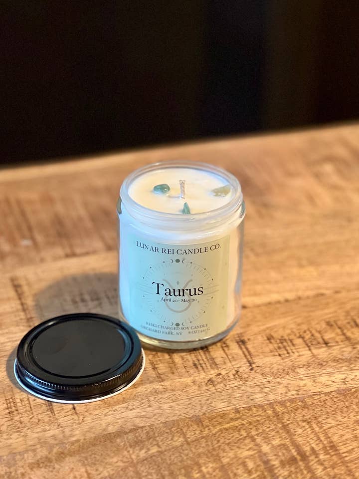 Zodiaque Taureau pour la vente par Lunar Rei Candle Co.