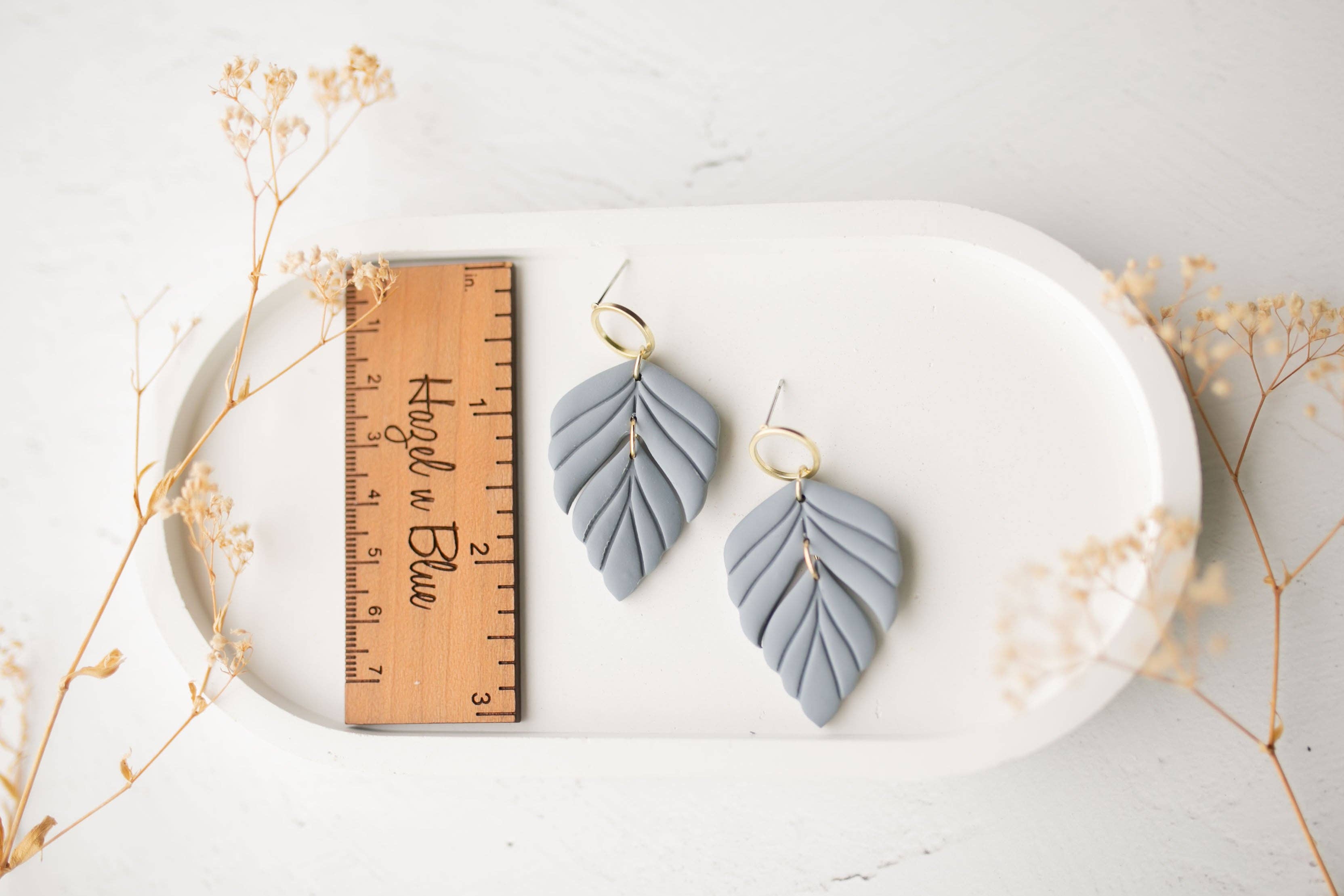 Hazel n Blue - Vendita all'ingrosso Orecchini pendenti - Orecchini in argilla | foglie blu polvere1