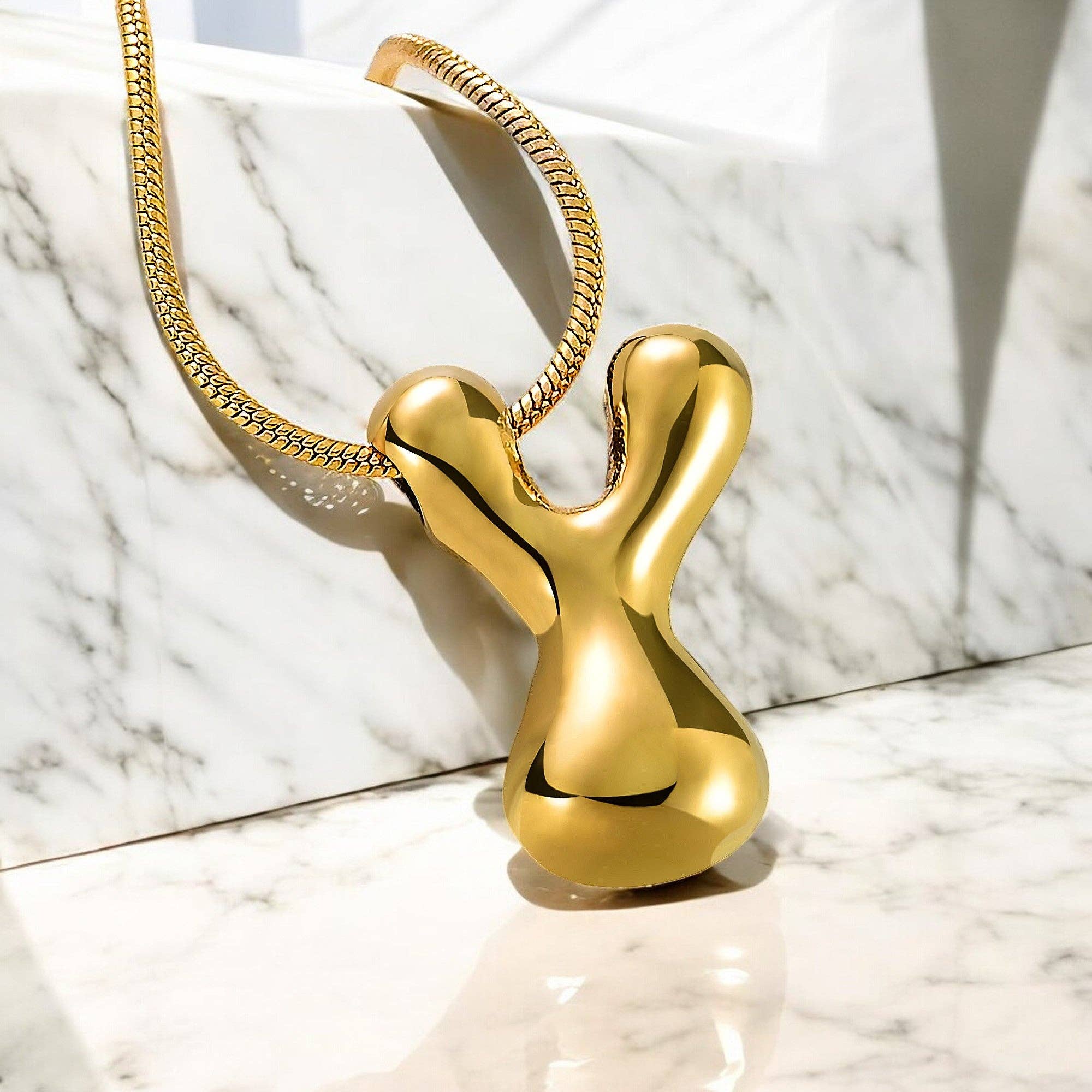 Cape Diablo - Vente Colliers à pendentif - Collier Initiale Lettre Bulle Chute Éclat Doré24