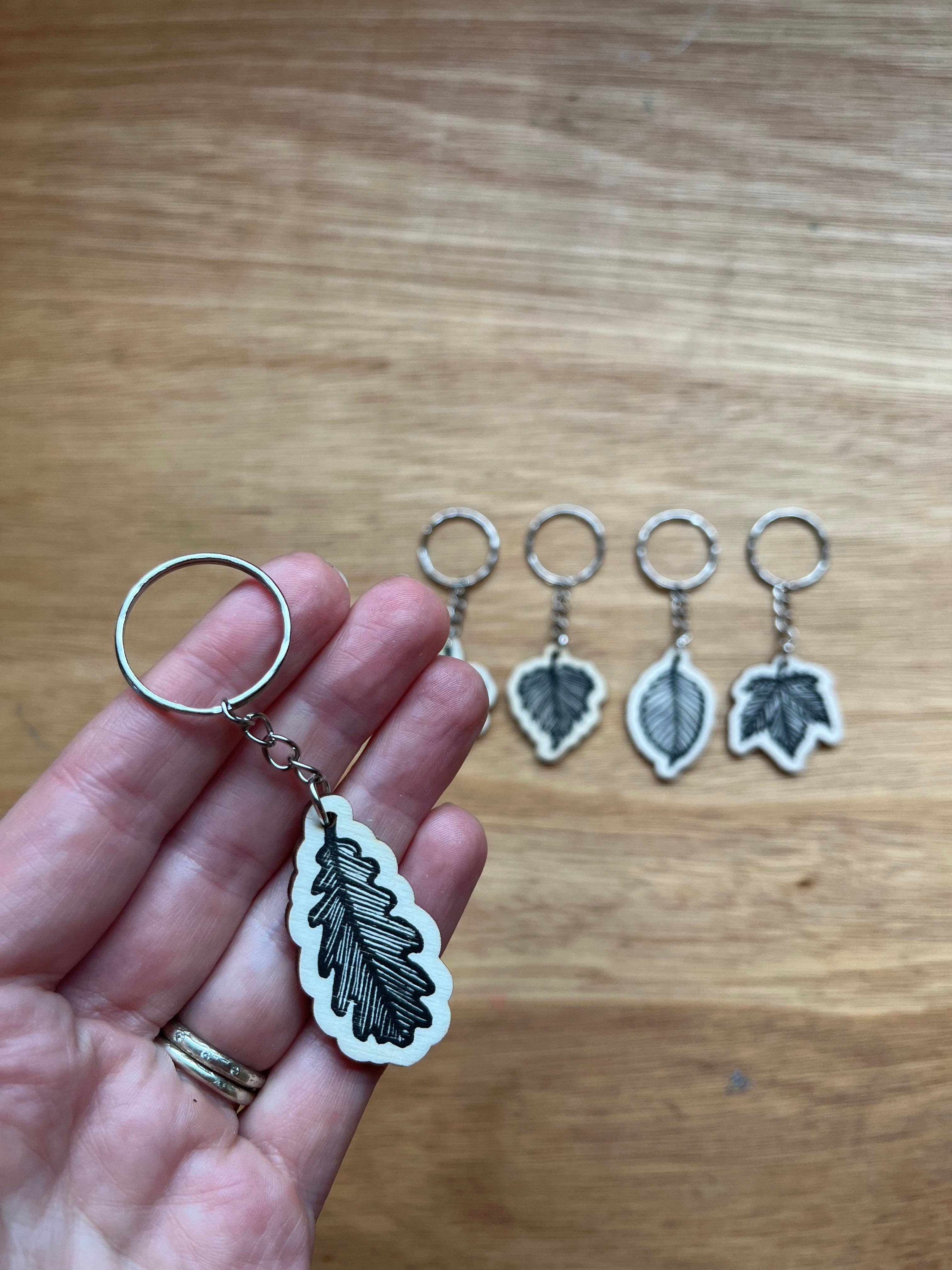 Beth Lewis Art – wholesale Keychain – Unisex – Wooden Leaf Keyrings0
