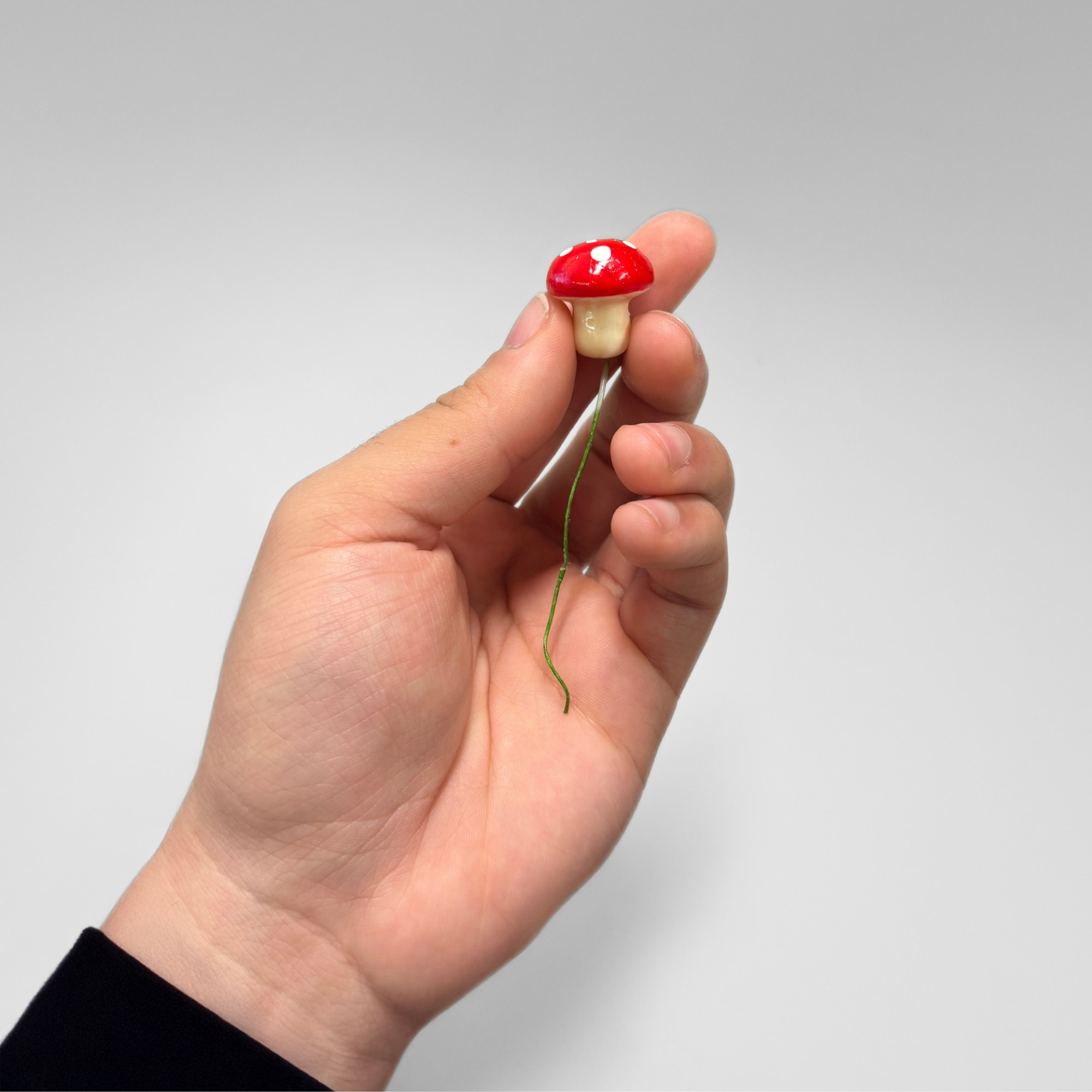 Jacobson - Wholesale Decorative Figurine - 20mm Mini Red Mushrooms on Wire3
