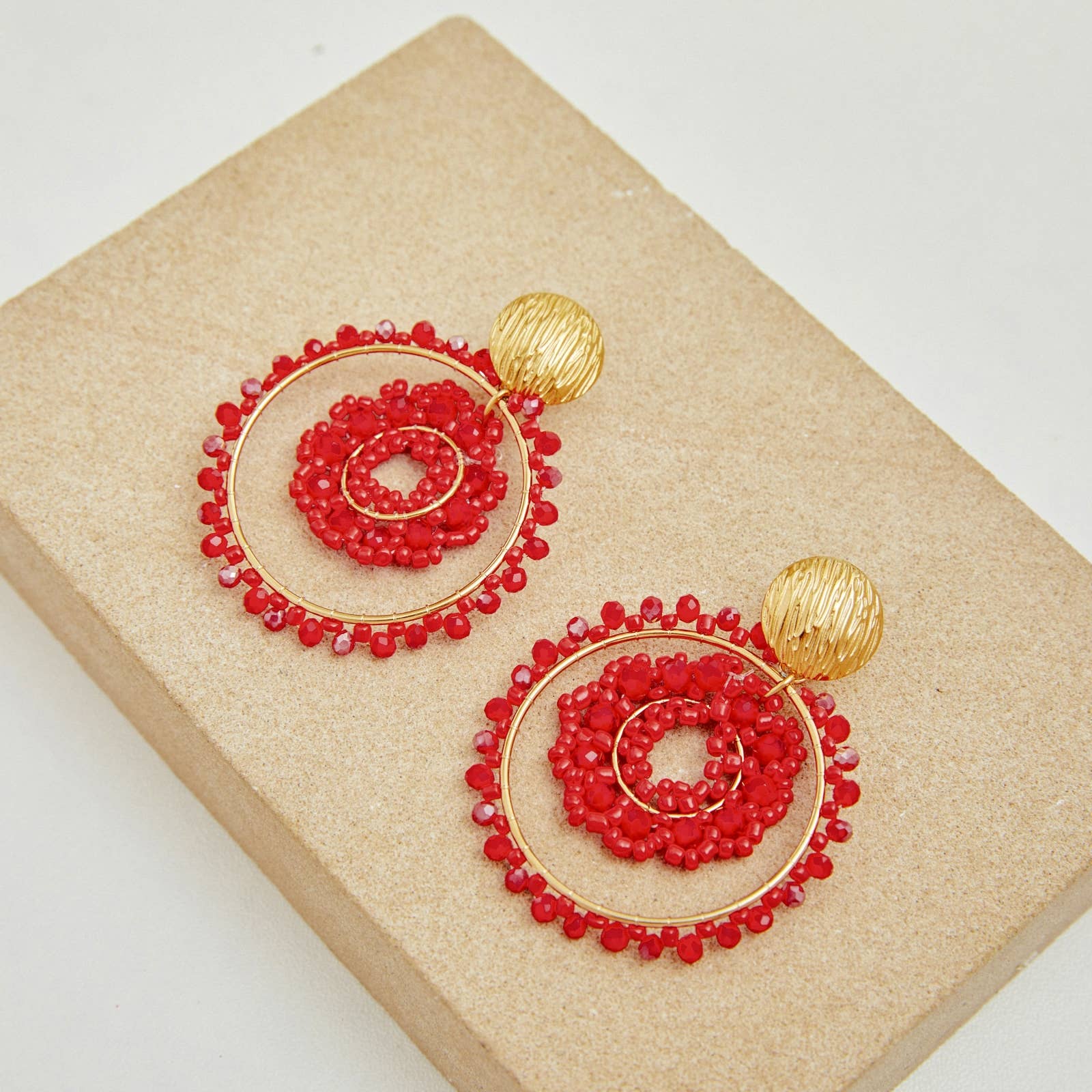 Lovelika – Engroshandel Hængeøreringe og creoløreringe – Eliza - øreringe med cirkelformede vedhæng10