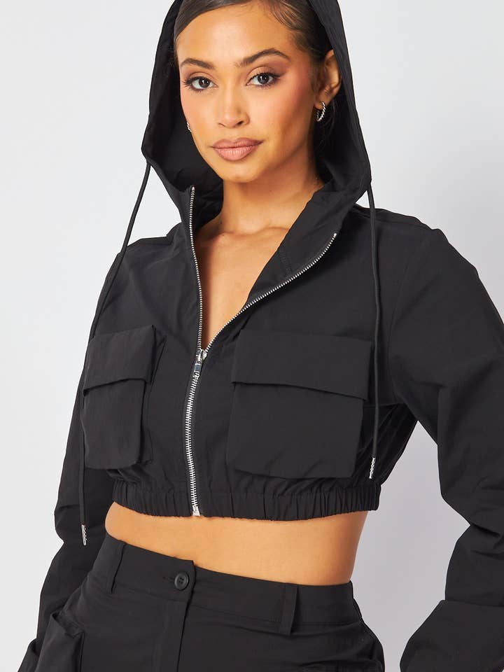 Hot & Delicious – Engroshandel Top- og nederdelsæt - Dame – Elena Hoodie Crop Jacket & Cargo Mini Nederdelsæt (HGC10247)4