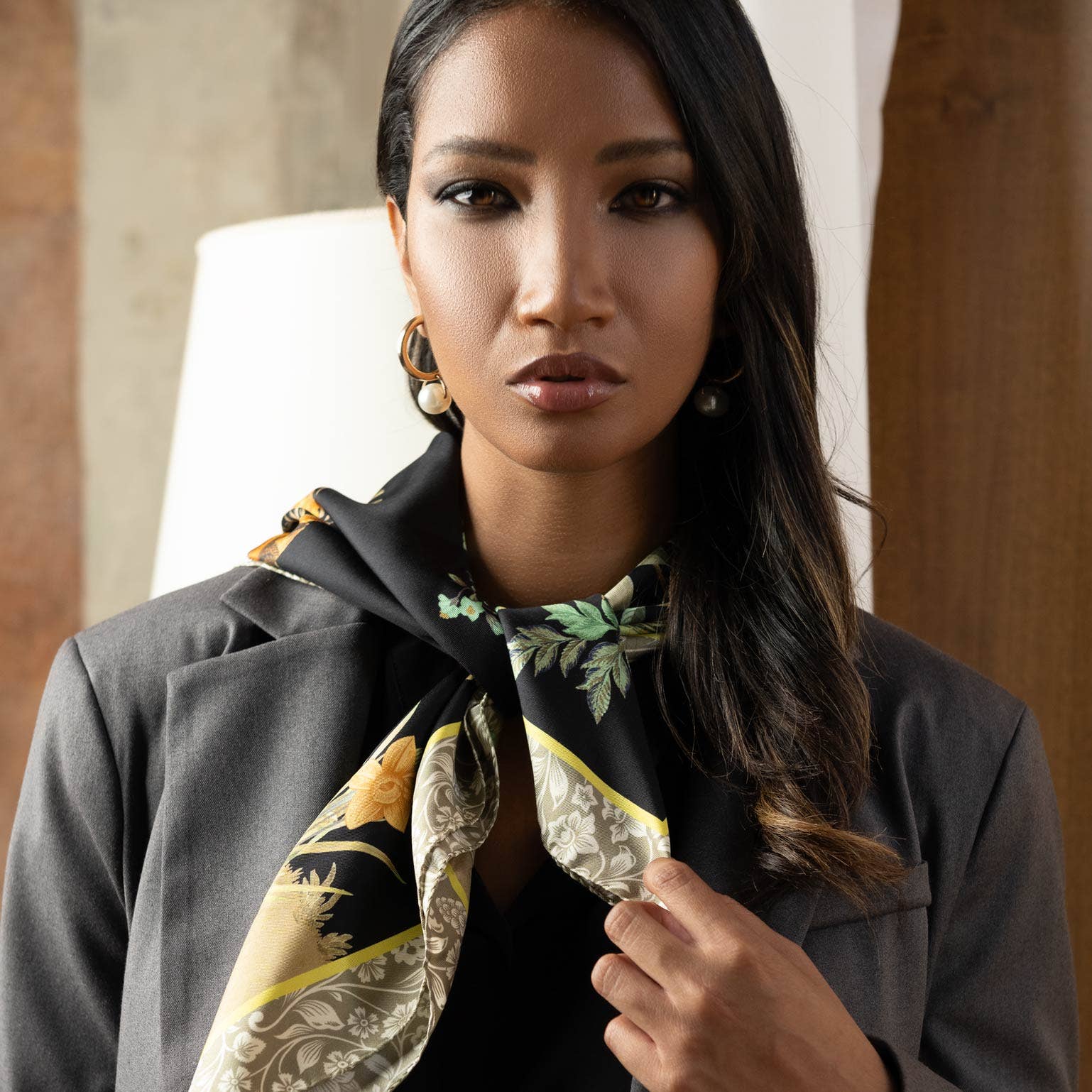 Elizabetta Made in Italy USA – Großhandel Schal – Damen – Fantasia - Handgerolltes Seidentuch - Schwarz1