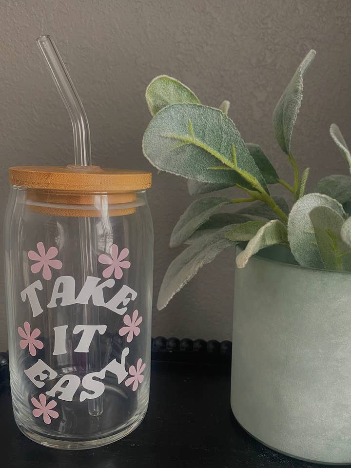 Tasse en verre Take It Easy pour la vente par Balai LLC