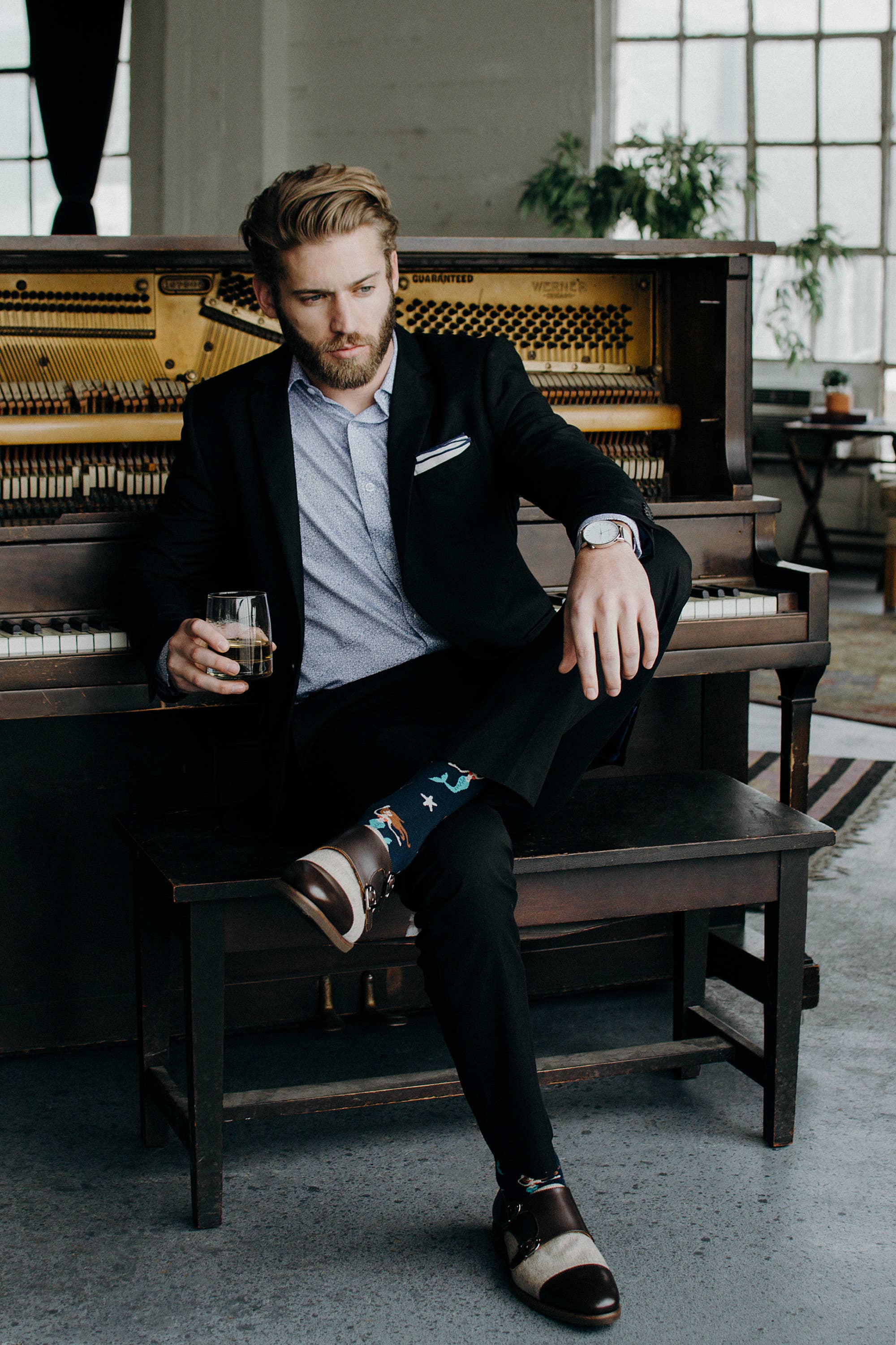 Alynn - Wholesale Button Down Shirt - Men's - Reid Floral Untuckable Slim Fit Dress Shirt White Alynn4