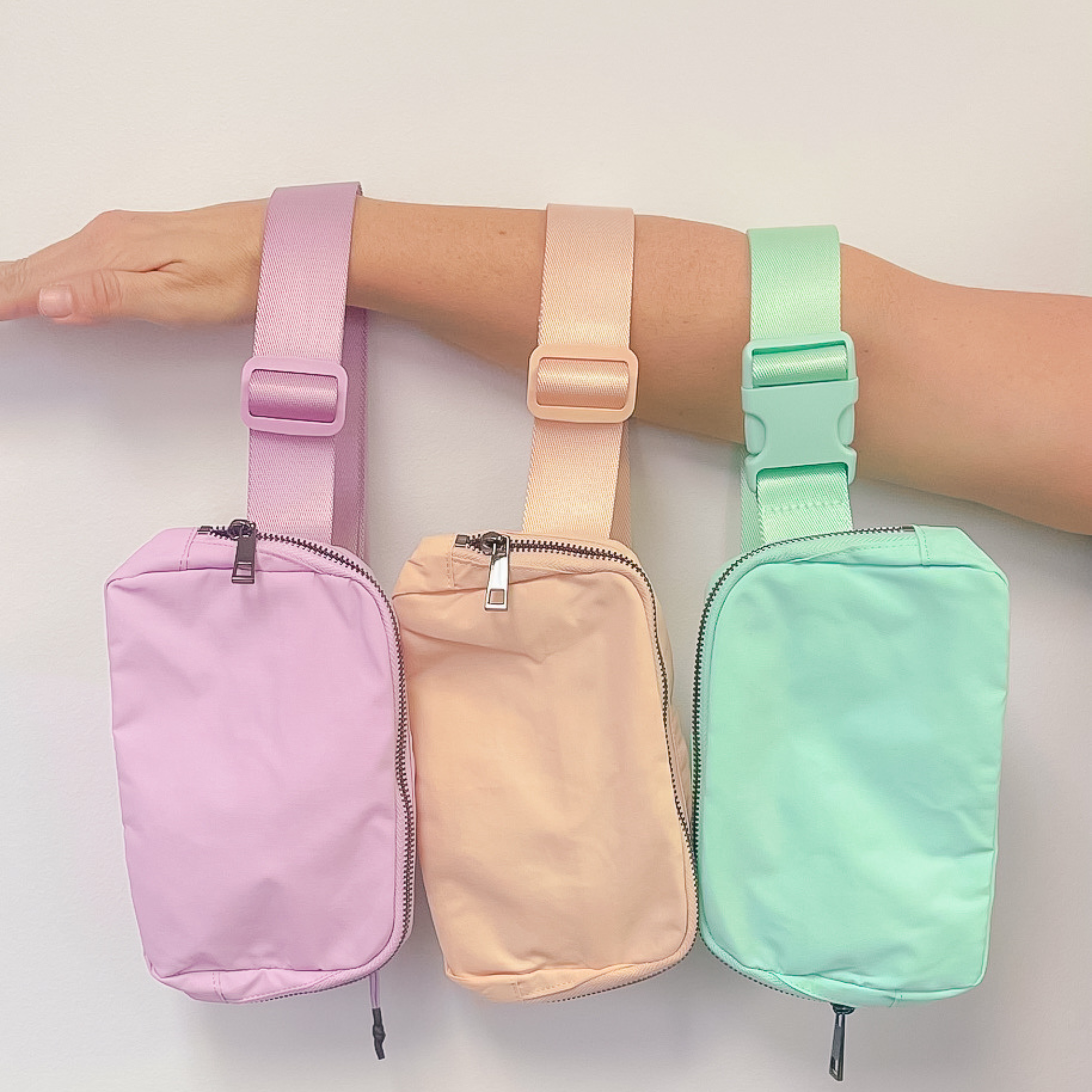 Wholesale Lycra Belt Bag Wth Elastic Strap Outdoor Running Waist Bag -  China Fanny Pack and Waist Bag price