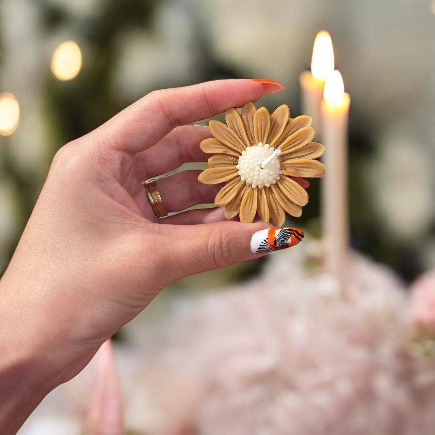 Karly’s Candles - Wholesale Party Favor - Madeliefje Sojakaars Bedankjes voor Bruiloften & Babyshowers8