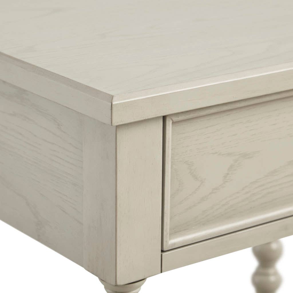 Olliix - Vente Meuble de chambre - Table de nuit Farmhouse en bois avec pieds tournés, crème3