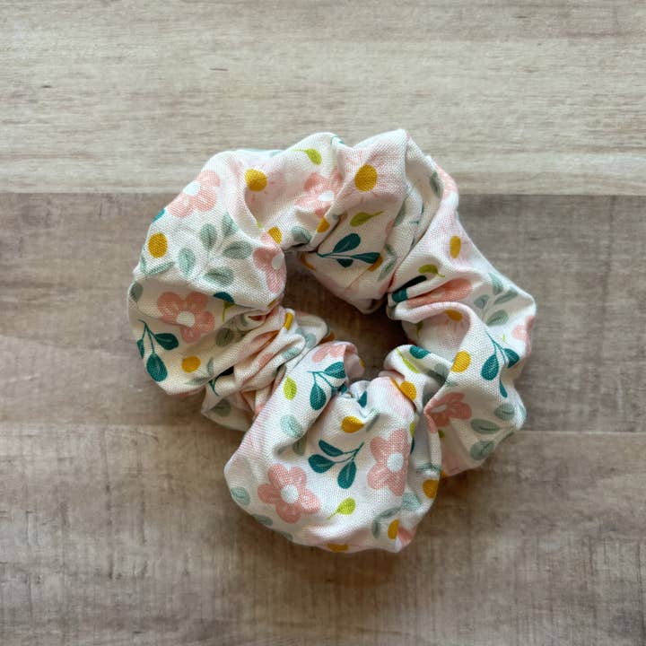 QuietJoy - Wholesale Scrunchie - Women's - Pink Floral Cotton Handmade Scrunchie1