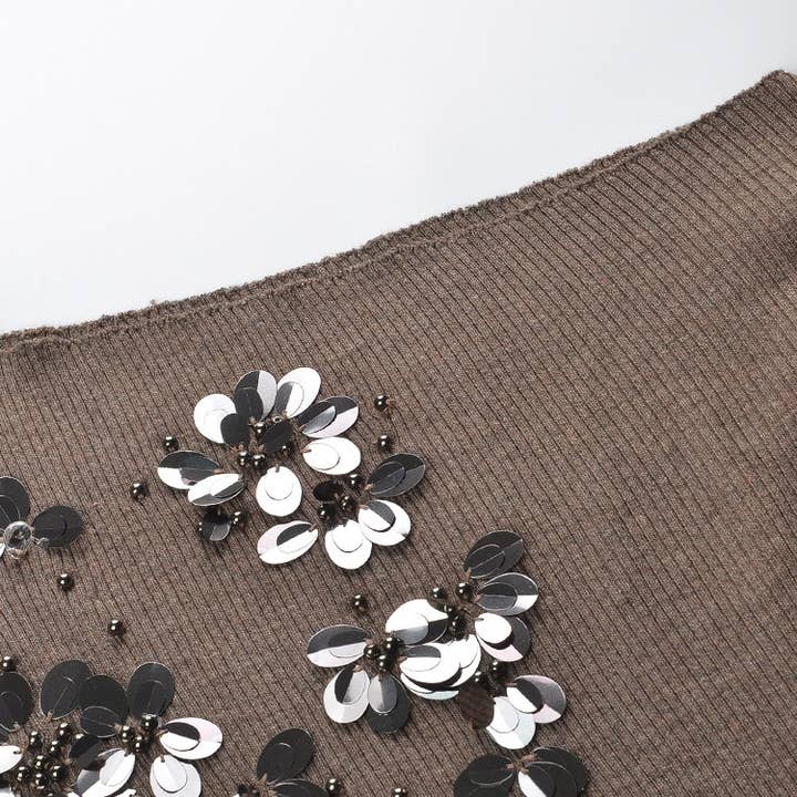 Cor como imagens JK258 Top de Malha Ombro a Ombro Cinzento Elegante com Missangas Florais para venda a revendedores na Faire5