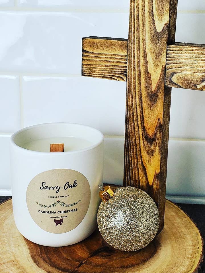 Candela in ceramica con stoppino in legno per la vendita all'ingrosso da parte di Savvy Oak Candle Company