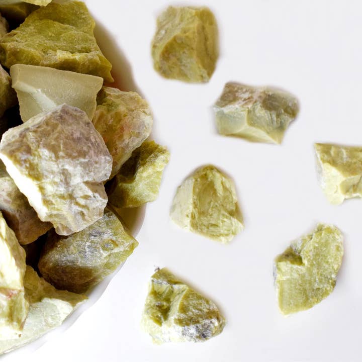 Soothing Crystals – Engroshandel Spirituelle sten og krystaller – 1 stk. rå sten | Serpentin | Helbredende rå krystaller