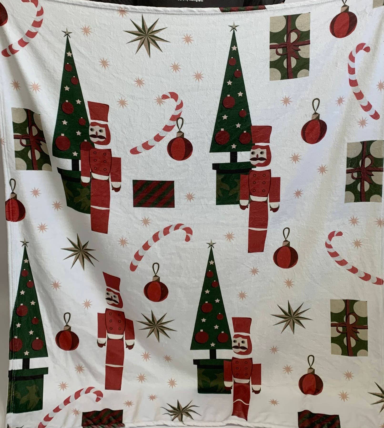 Granny B's Holiday Depot - Wholesale Throw Blanket - Christmas Blankets6