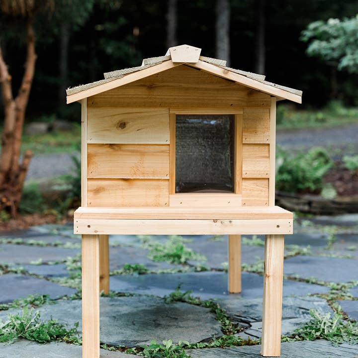 UnderCover Pet Houses - Vente Panier – chat et chien - Grande maison pour chat d'extérieur avec terrasse et toit prolongé7