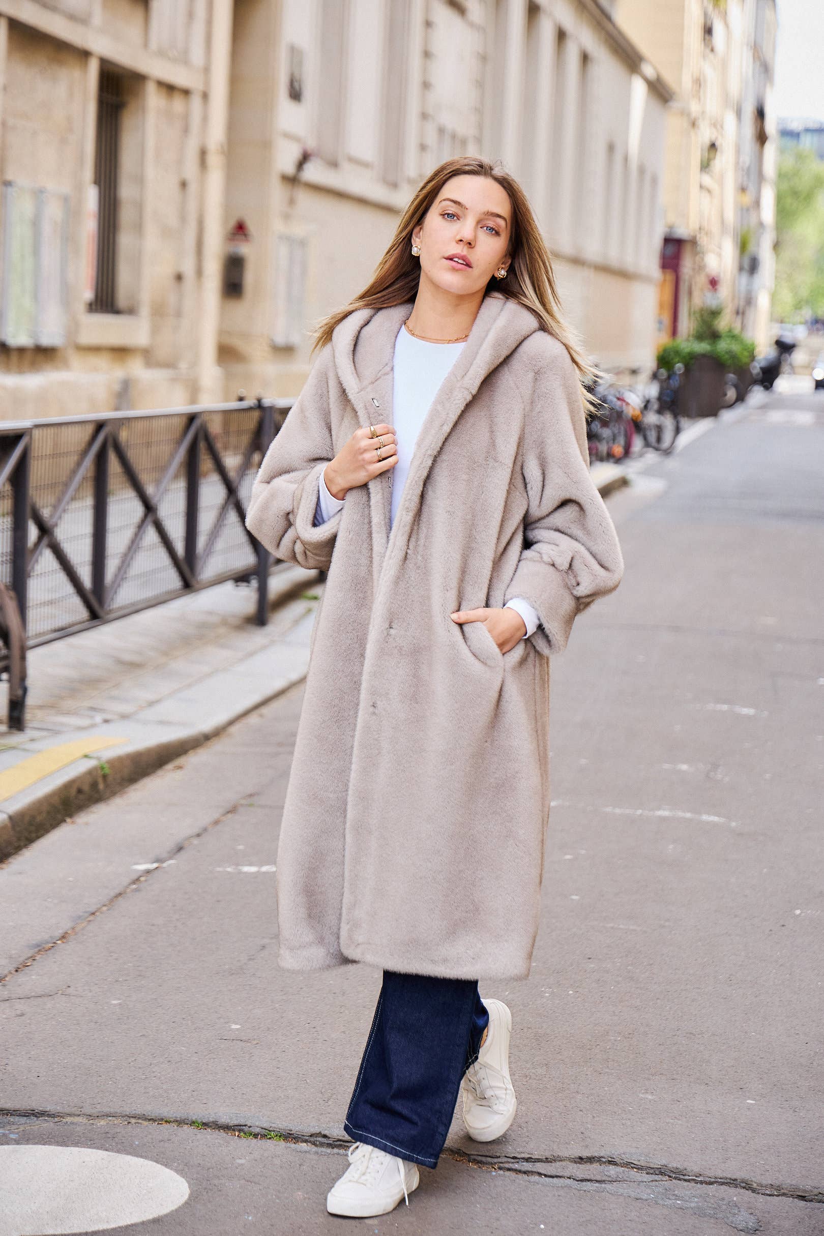 Giovanni Paris – Großhandel Pelz-/Kunstpelzmantel – Damen – Isabella Mantel mit Kapuze aus ultraweichem Kunstfell8