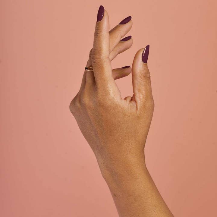 Vernis à ongles végétalien et sans 21 ans - T'as Ben Raisin pour la vente par BKIND