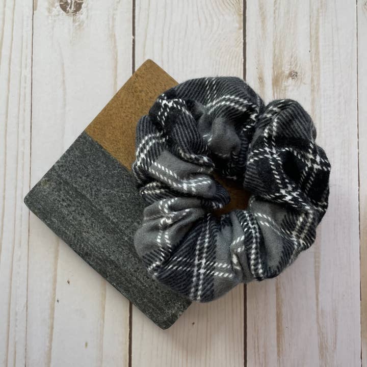 Grå och svart flanell handgjord Scrunchie för wholesale av QuietJoy