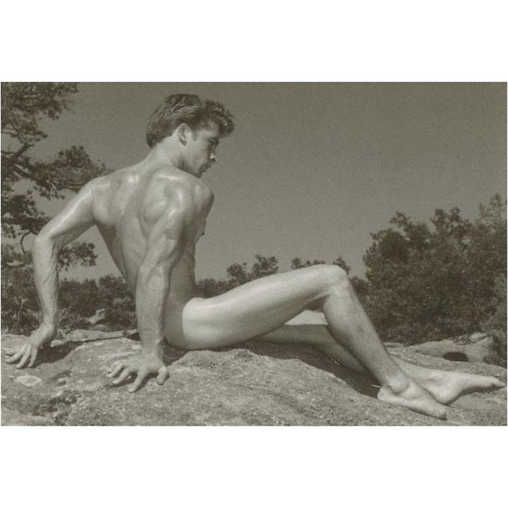 Postkort MZ-21 Nøgen Mand Poserer på Klippe for engroshandel hos Found Image Press