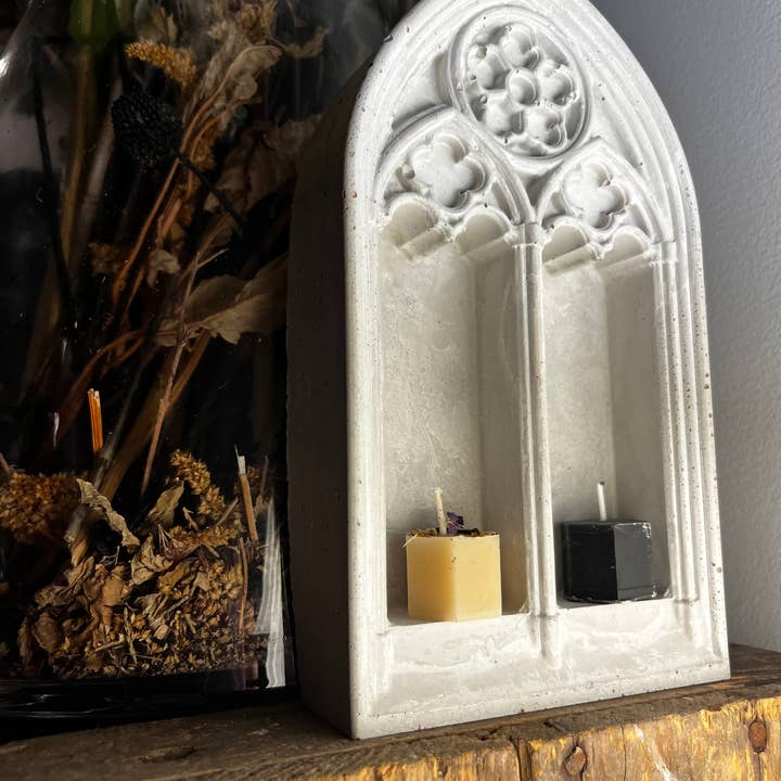 The Chaotic Good (previously The Great Cosmic Trust) - Venta al por mayor Candelabros - Altar gótico de hormigón