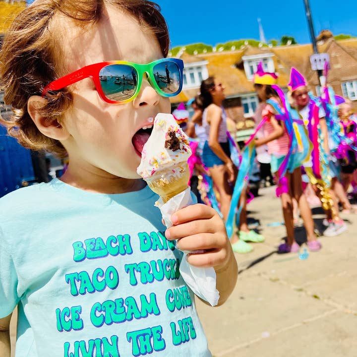 BEACH DAYS - T-shirt à manches courtes pour enfants en coton biologique pour la vente par Little Mate Adventures