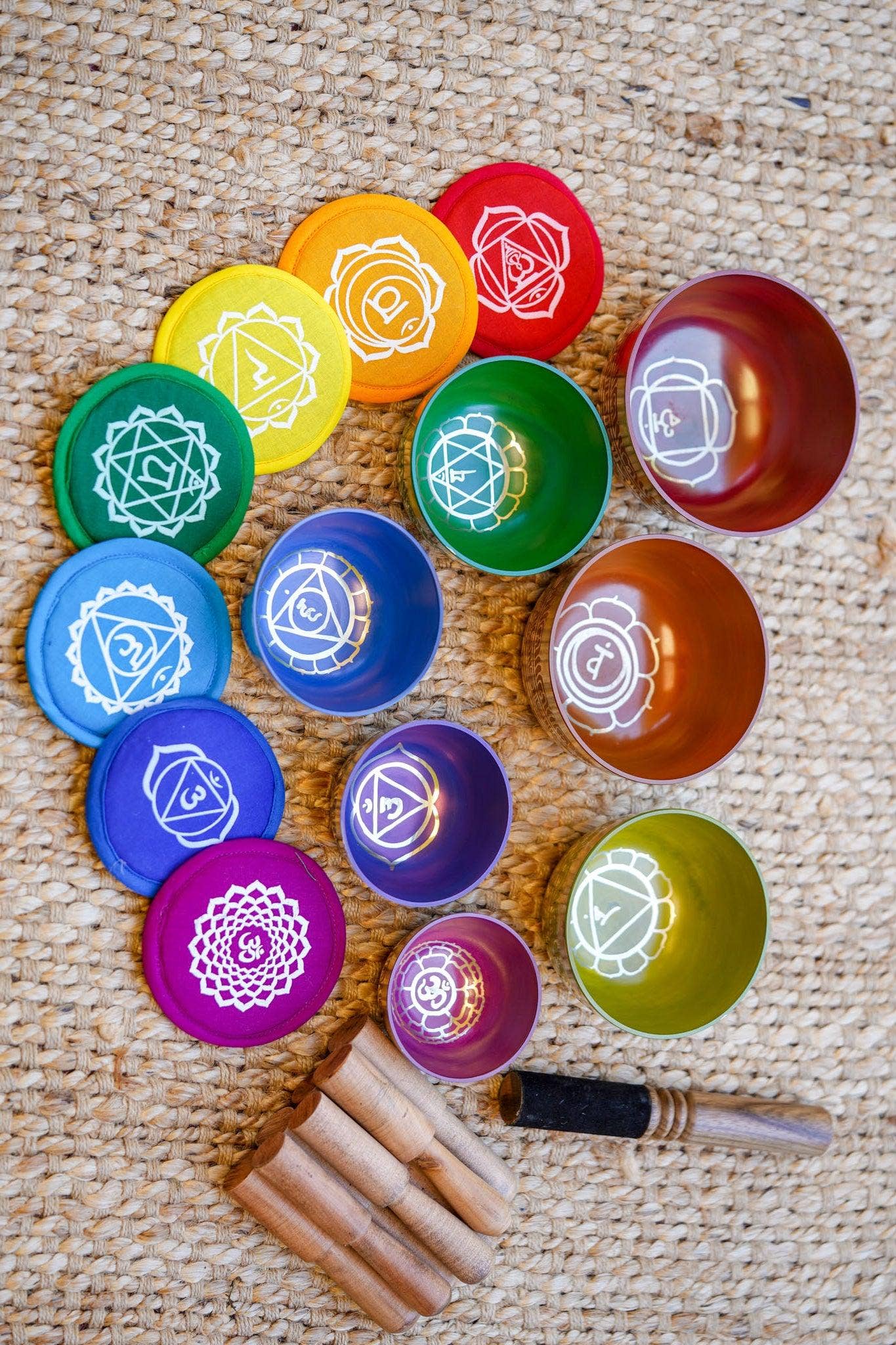 Himalayas Shop - Wholesale Meditation Supplies - 7 Colourful Singing Bowl Chakra Set0