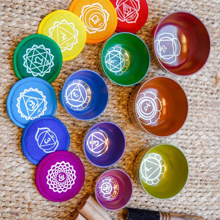 Himalayas Shop - Vente Accessoire de méditation - Ensemble de 7 bols chantants colorés Chakra
