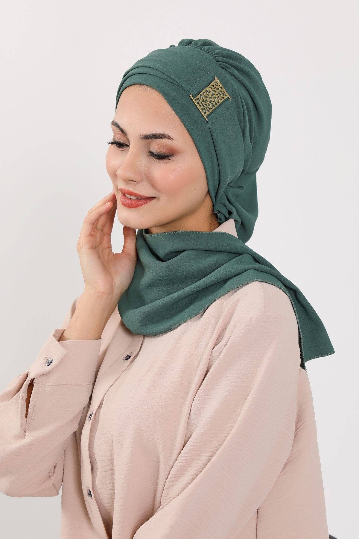 Aisha's Design – wholesale Hijab – Women’s – Modest Fashion Instant Aerobin Turban with Leopard Pattern Accessory, Pre-Tied Aerobin Hijab with Chic Metal Accessory,HT-11A38