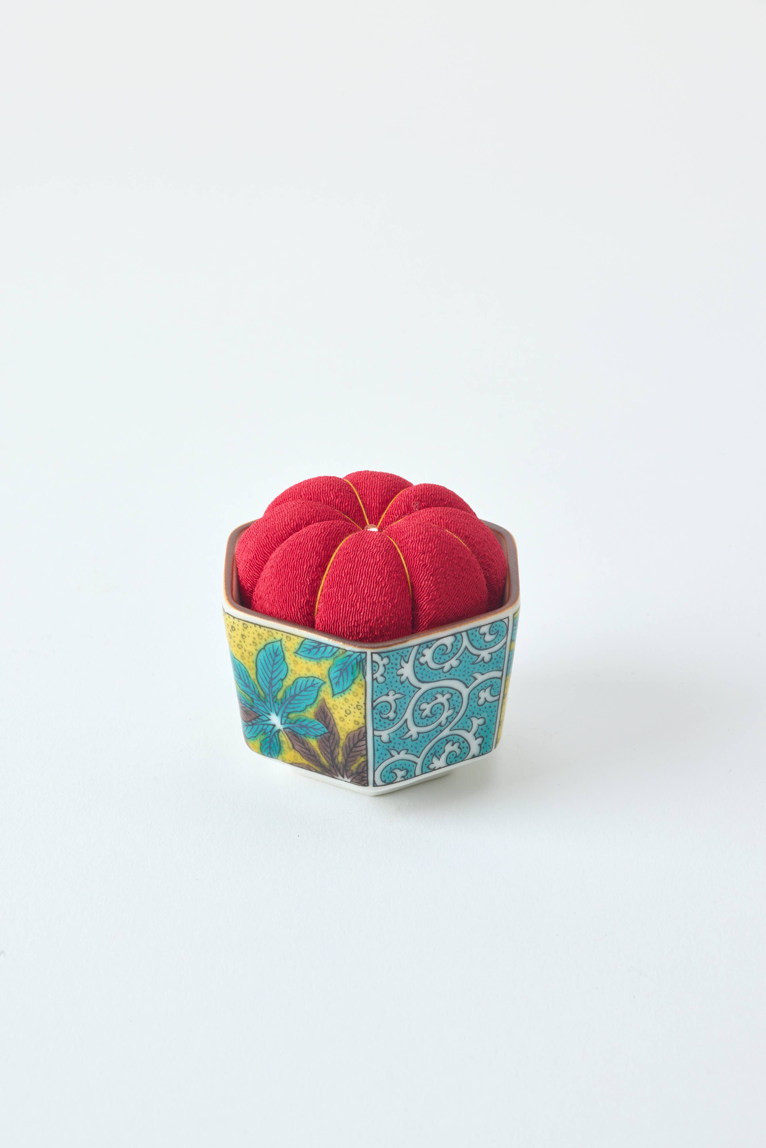 hiro - Wholesale Embroidery/Cross Stitch Supplies - Kutani  Pincushion  Yoshidaya0