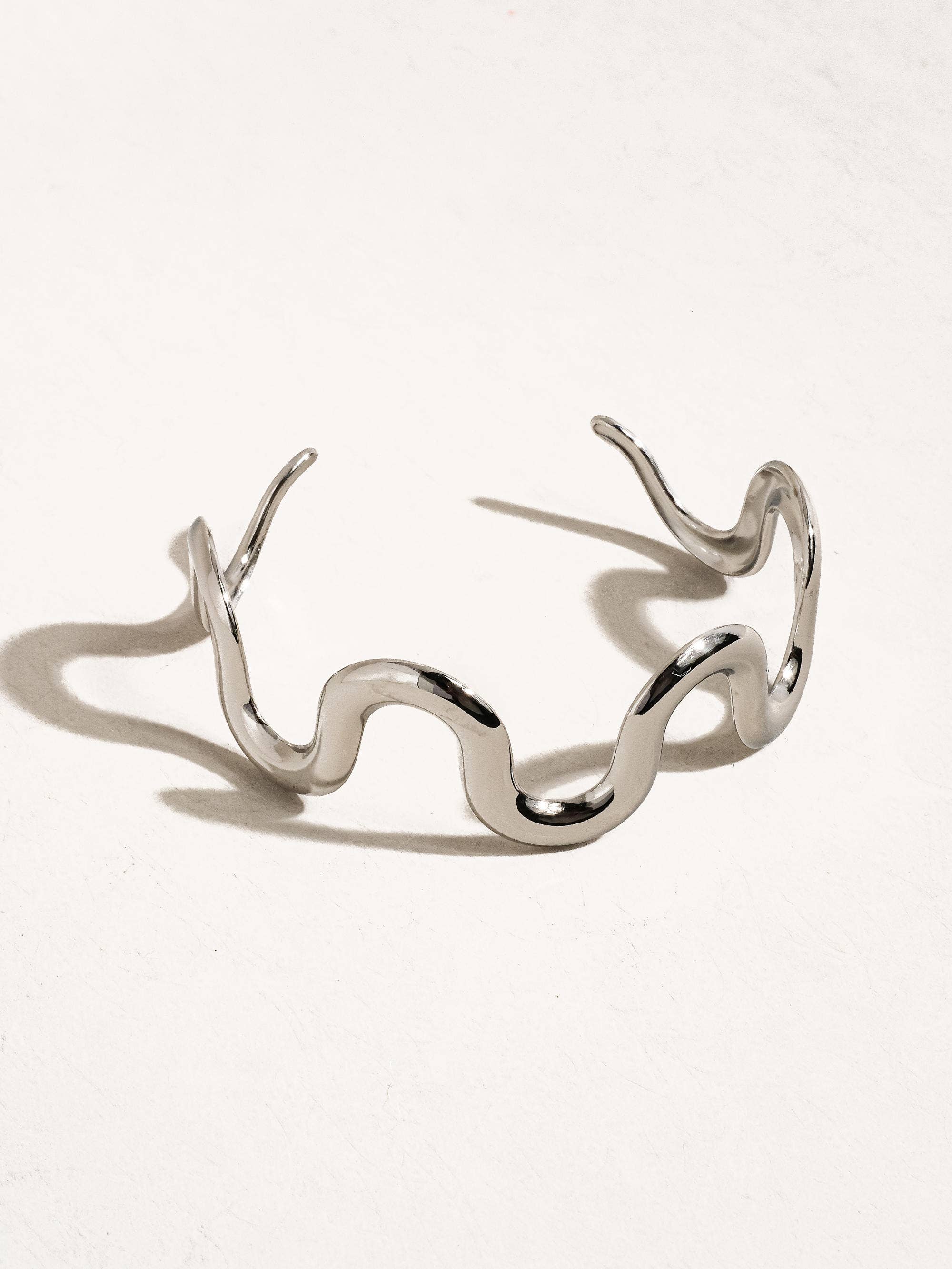 Flânerie by MAIQ - Wholesale Cuff Bracelet - Félix 18K Gold Non-Tarnish Wavy Bold Statement Bracelet2