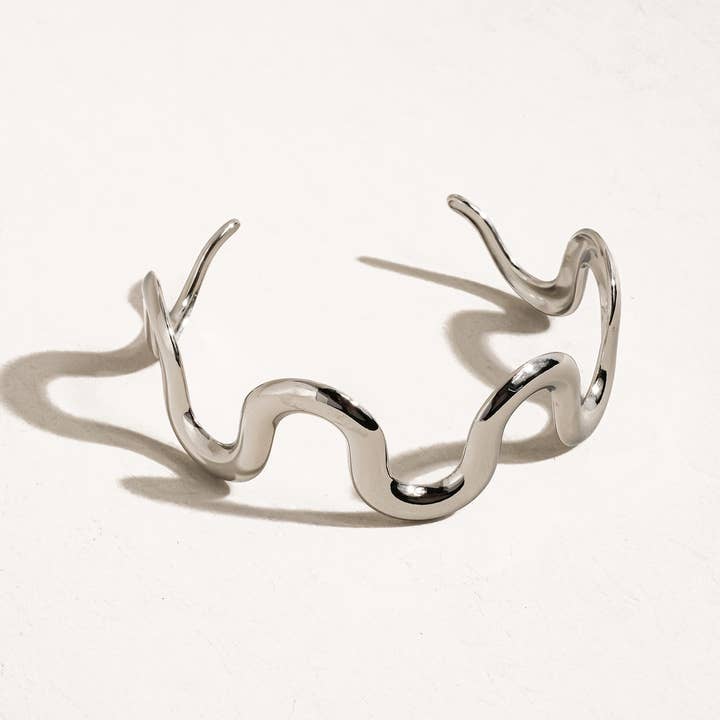 Flânerie by MAIQ - Wholesale Cuff bracelet - Félix 18K Gold Non-Tarnish Wavy Bold Statement Bracelet2