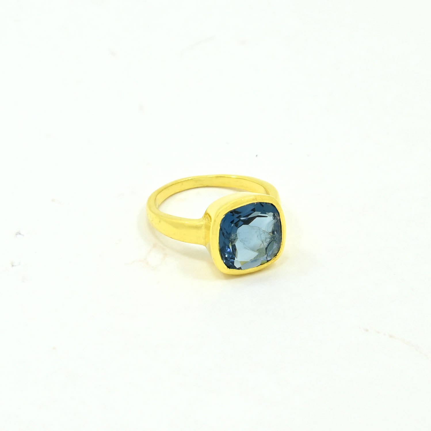 Schmuckoo Berlin - Wholesale Single Stone/Solitaire Ring - Lavinia Ring Gold Plated Silver - Blue Iolite (3 Rings)2