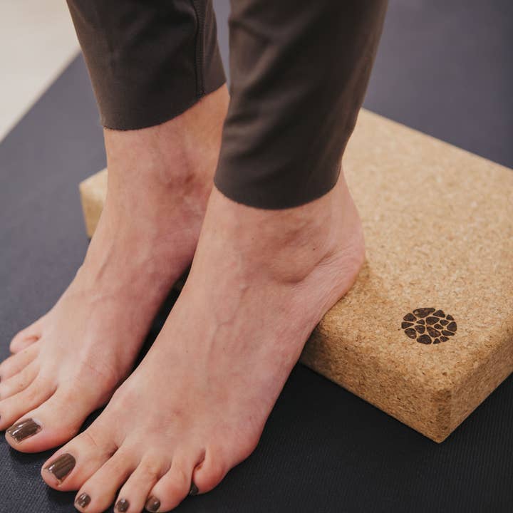 Pierre Sports - Wholesale Yoga Mat - Dragon yoga mat - dark grey - 50% recycled polyester - grip2