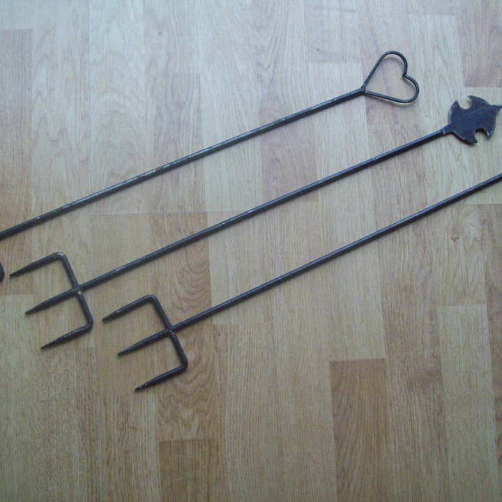 IronmongeryWorld - Vente Ustensile/gadget de cuisine - Fourchette à griller rustique de 24 po Fleur De Lys