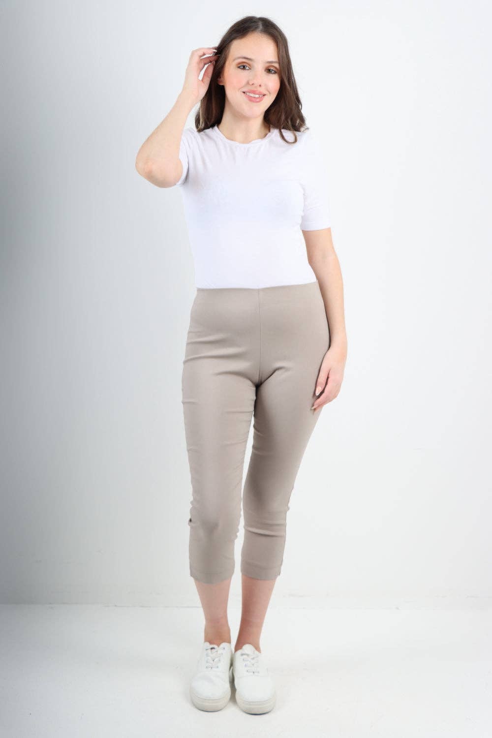 Miss Bold - Vendita all'ingrosso Pantalone - Donna - Pantaloni Capri in tinta unita italiana44