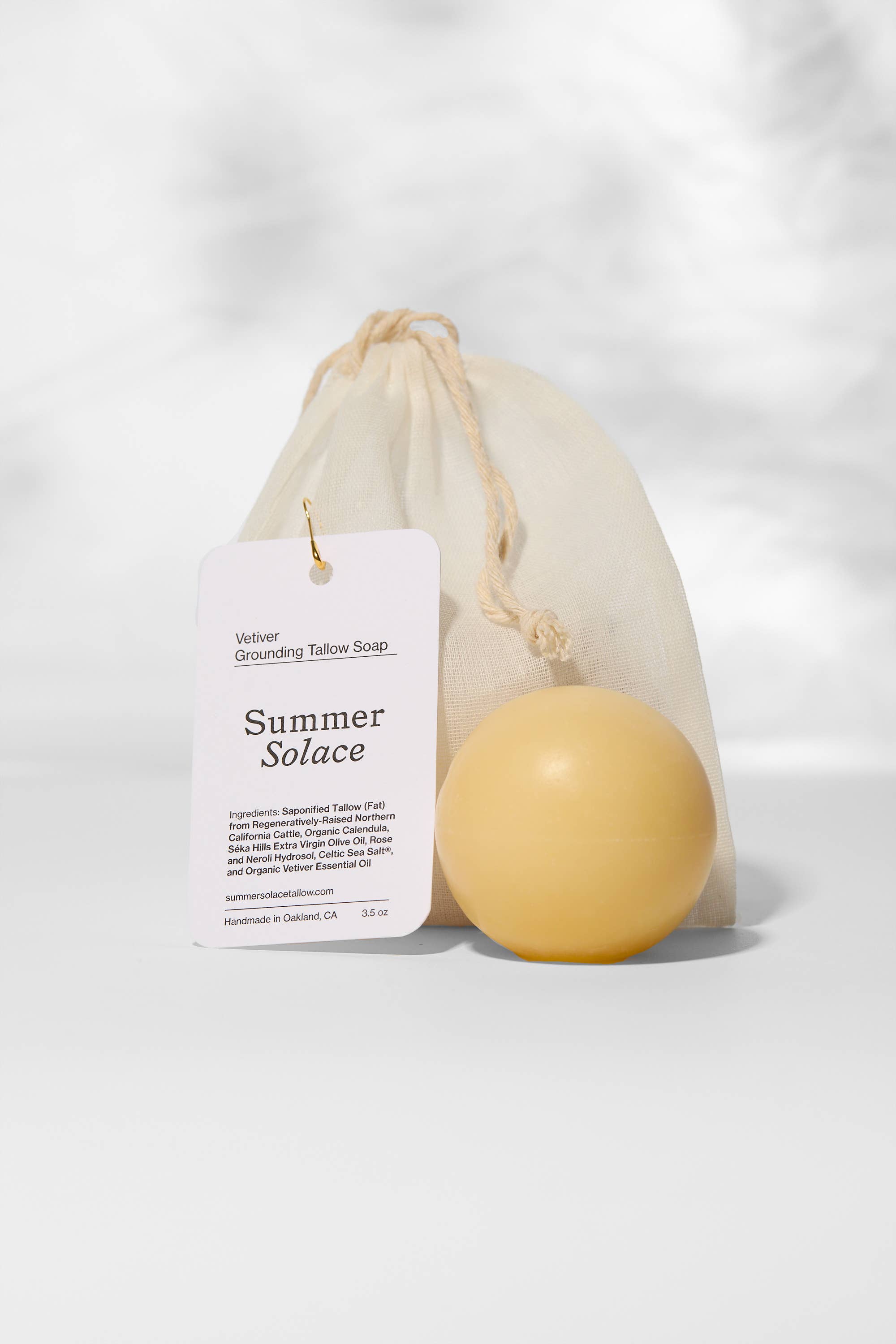 SUMMER SOLACE- Regenerative Tallow Beauty - Vente Pains de savon - Savon Sphère Vétiver – Ancrage Terreux, 110 g