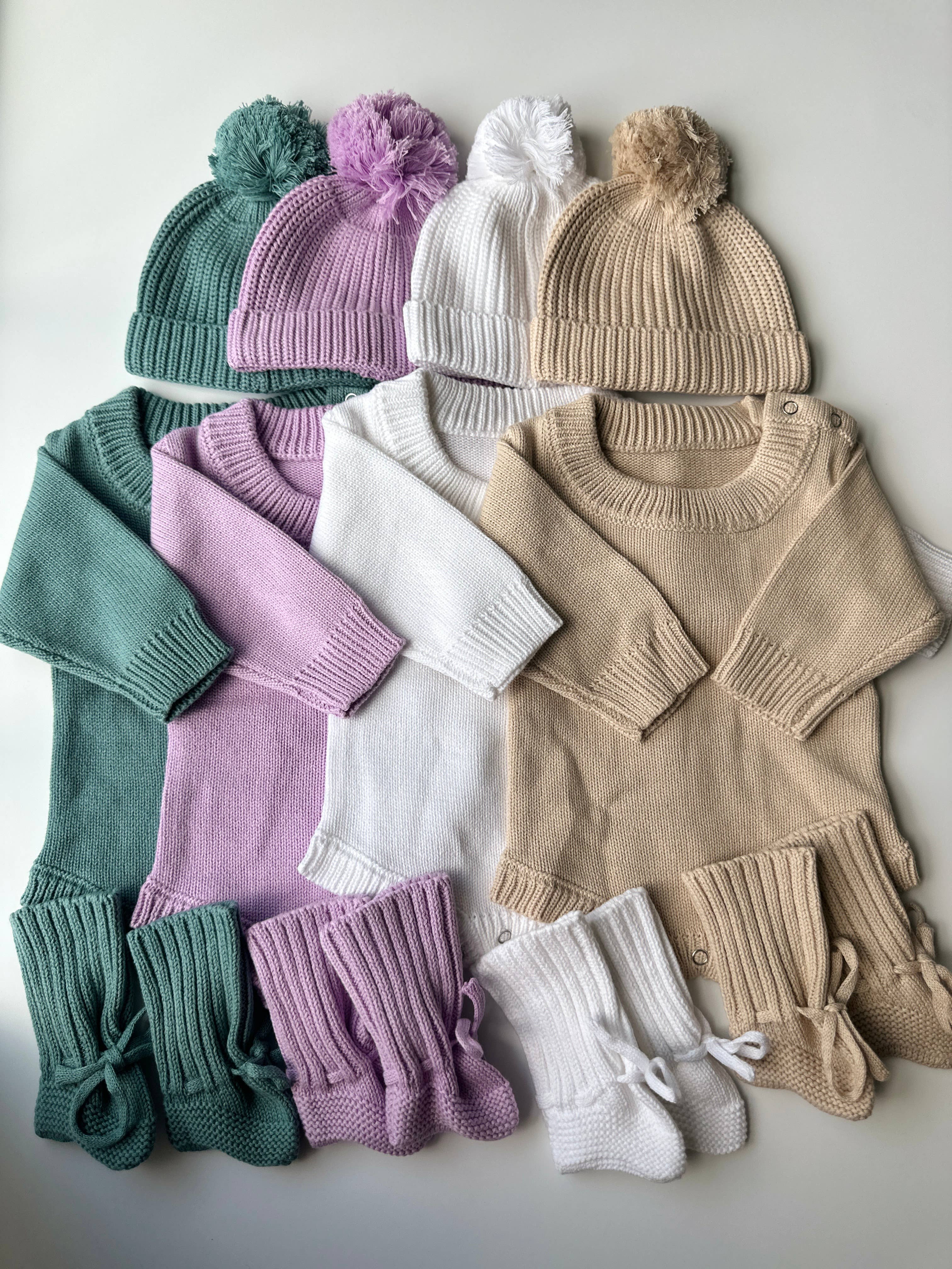 Stroller Society - Vendita all'ingrosso Completino - Neonati - Set Maglioncino, Cappellino e Scarpine in Cotone per Neonato – 0-3 Mesi1