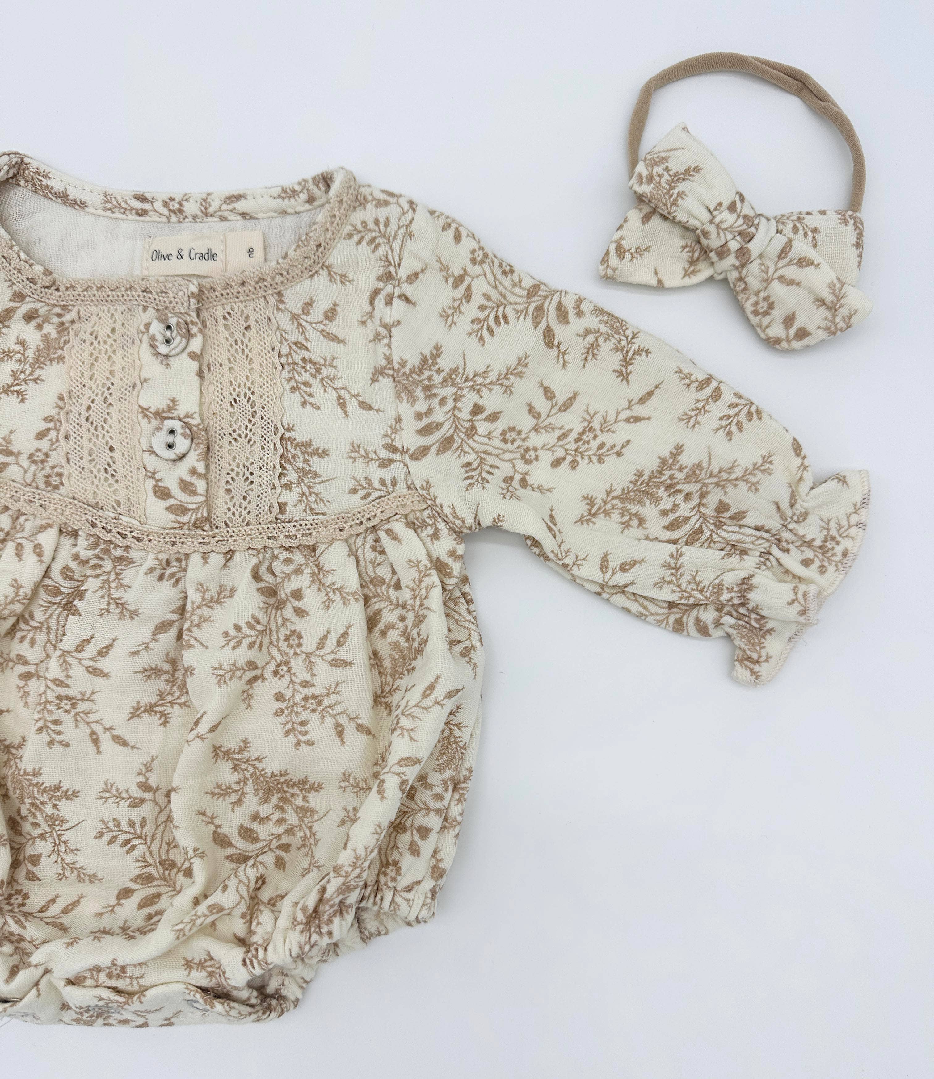 OLIVE & CRADLE – wholesale Klädesset - Baby – Elodie långärmad romper-set0