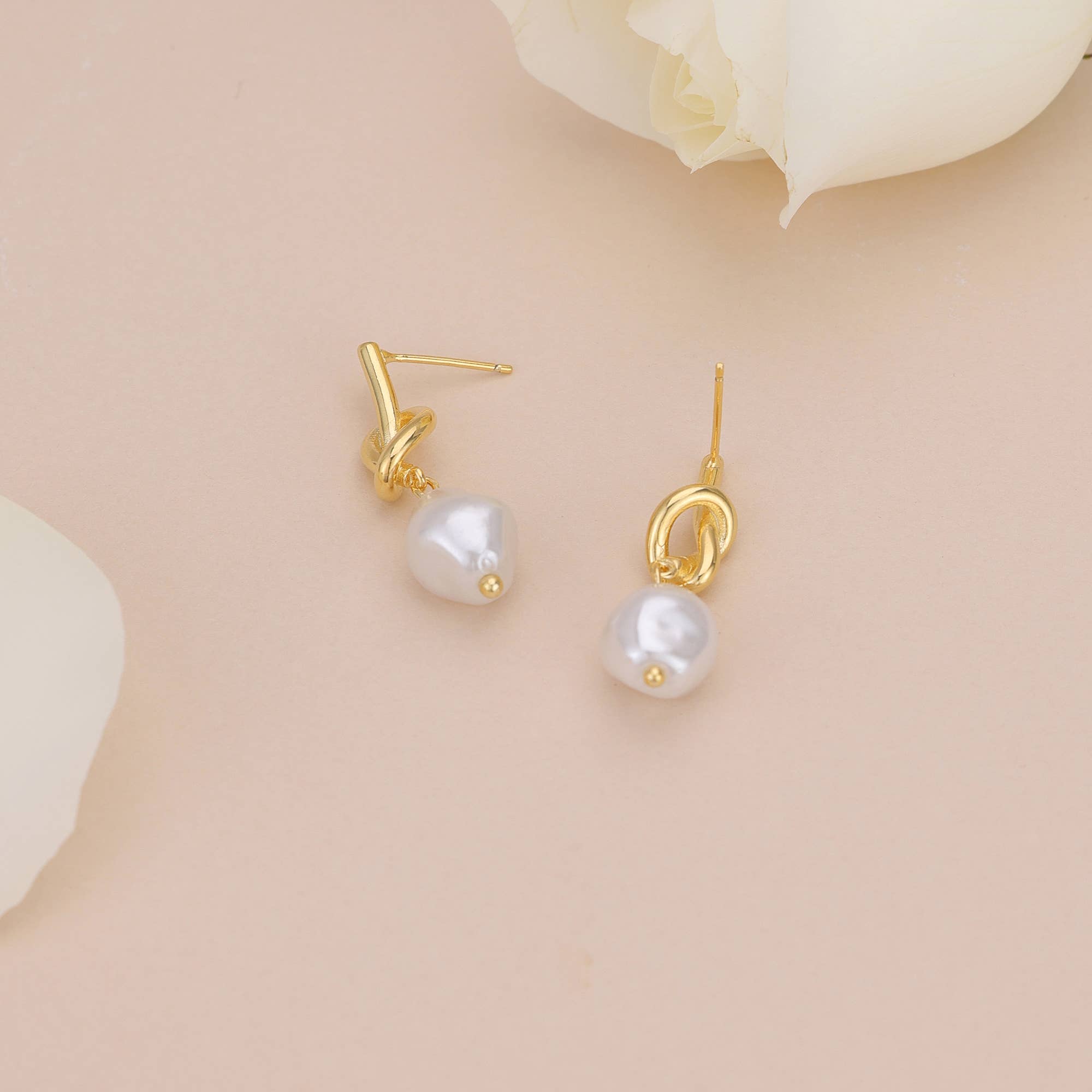 Melange Blanc – wholesale Dangle earrings – E161 love knot pearl dangle earring, knot earrings, dangle6